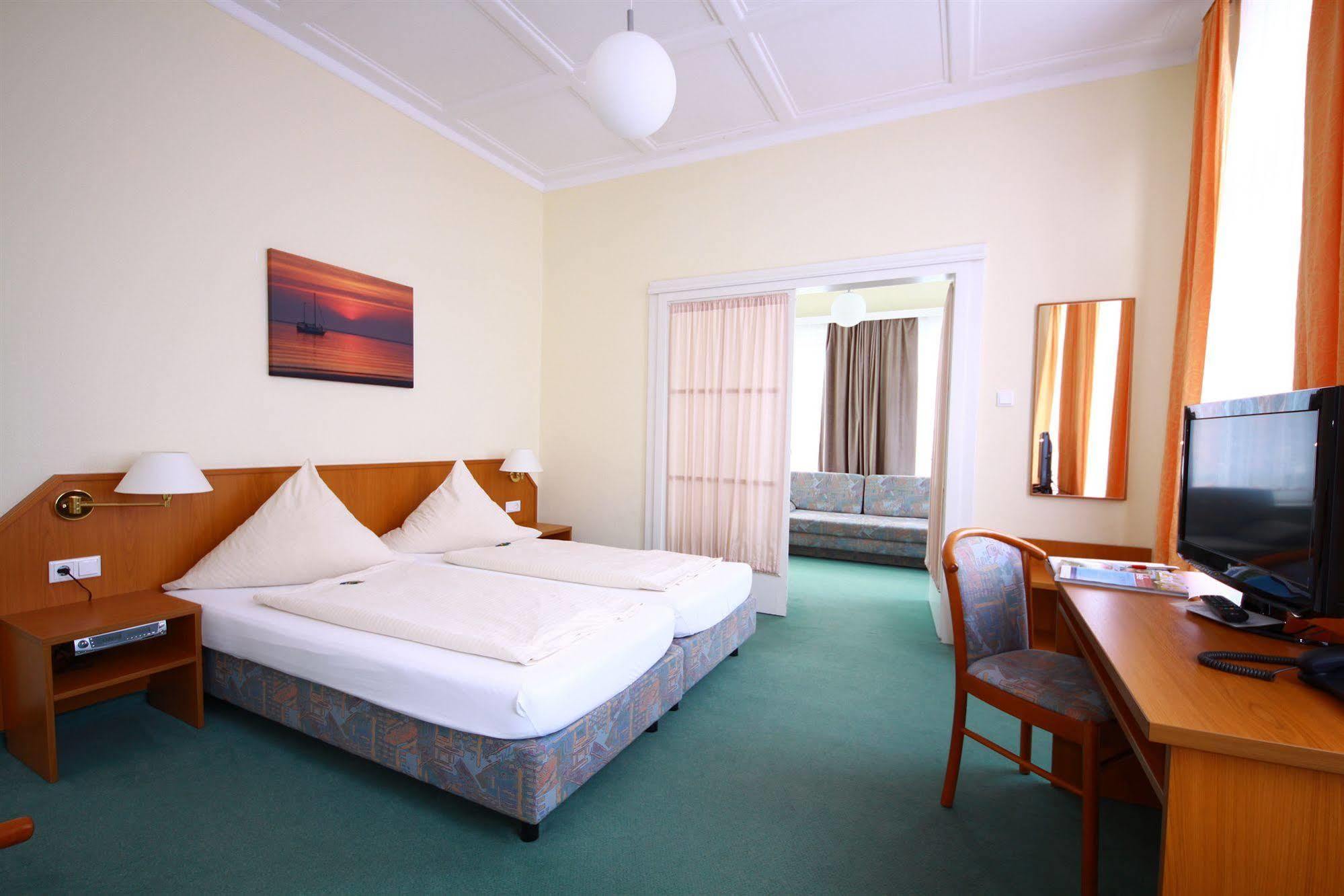 Hotel Weisse Duene Borkum Buitenkant foto